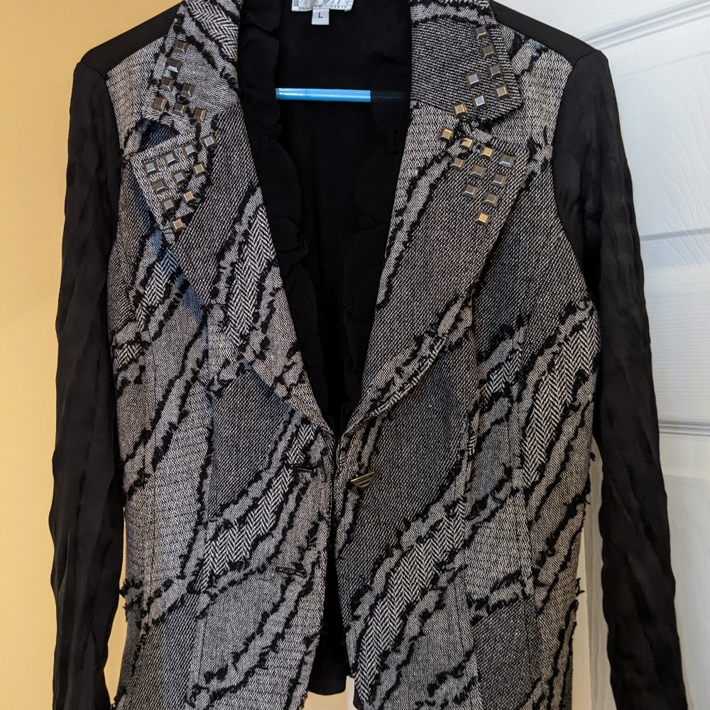 Super cute blazer!